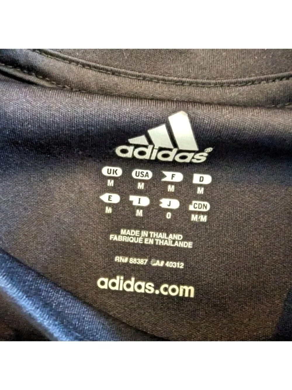 ADIDAS 3 Stripes tech t-shirt Mid weight Size M